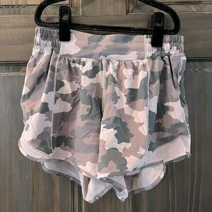 *LULULEMON* Hotty Hot Short